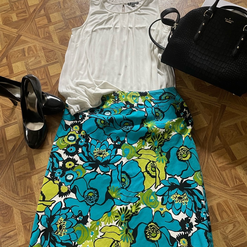 Cute east5th multicolored skirt! Gently worn! Just above the knee. Size 10